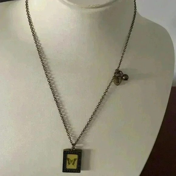 New expression butterfly necklace - Picture 3 of 6